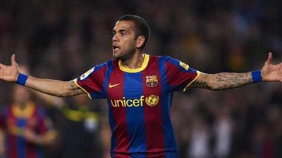 رسميًا.. برشلونة يعلن عودة داني ألفيش