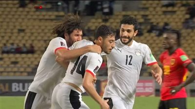 مصر تتعادل إيجابيًا مع أنجولا وتتأهل للمرحلة النهائية من التصفيات