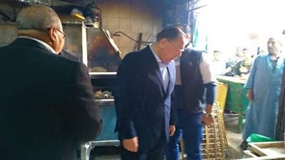 محافظ الشرقية يفاجئ مدارس ومخابز قرية المسلمية بمركز الزقازيق