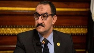 مقترح برلماني جديد لتقنين أوضاع الباعة بالقطارات