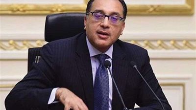 خلال زيارته.. مدبولي يلتقي بأعضاء بالنواب ممثلي السويس