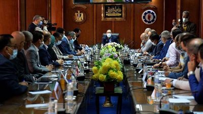 مدبولي يتفقد المشروعات التنموية والخدمية بالسويس