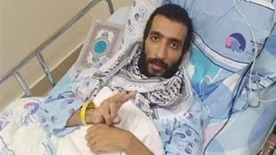 أسير فلسطيني يصارع الموت على فراش مستشفى بـ إسرائيل.. تفاصيل