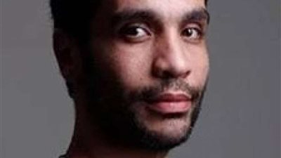 شادي خلف يتصدر محركات البحث بالسبحة والكلبش من خلف القضبان