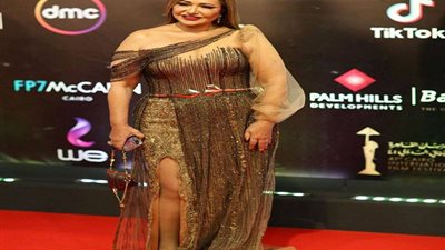 توافد نجوم الفن على السجادة الحمراء بحفل افتتاح مهرجان القاهرة السينمائي (صور)