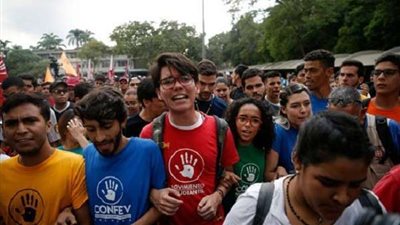 تظاهرات تطالب برحيل الرئيس الفنزويلي من منصبه