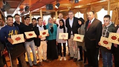 محمد سعفان يوزع 2150 قطعة ملابس على متحدي الإعاقة والأيتام في أسيوط