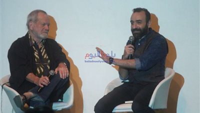 بالصور.. عمرو سلامة يحاور المخرج البريطاني 