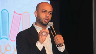 غدًا.. أحمد مراد يشارك في حلقة نقاشية بـ