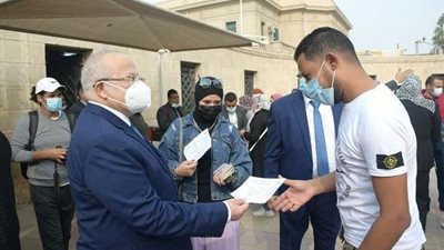 الخشت: انتظام دخول الطلاب المطعمين ومنع غير المطعمين