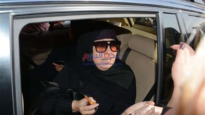 بالصور.. هؤلاء النجوم أول الحضور في جنازة شقيقة فيفي عبده