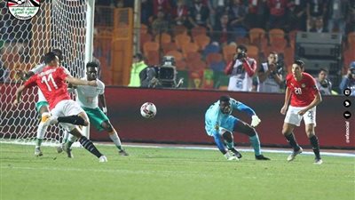 ممر شرفي من الفراعنة للاعبي كوت ديفوار (فيديو)