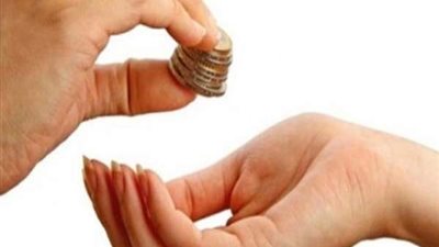 سيدات مصر يطالبن بالنفقة قبل سداد ديون الرجل