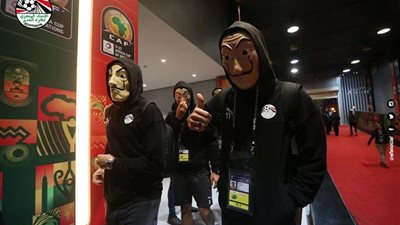 طاهر محمد طاهر: كنت صاحب فكرة دخول الاستاد بقناع 