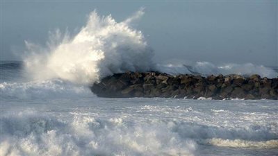 انقلاب قارب صيد قبالة سواحل المغرب تودي بحياة اثنين وفقدان 9 آخرين