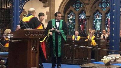 الكلية الملكية للأطباء بجلاسجو تمنح وزير التعليم العالي الزمالة الفخرية