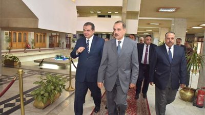 محافظ أسيوط يستقبل وزير القوى العاملة بمكتبه لافتتاح ملتقى التوظيف الثاني