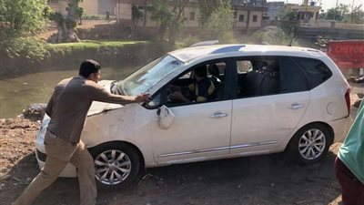 انقلاب سيارة ملاكي على طريق شربين طلخا