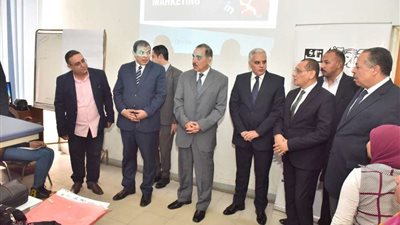 محافظ أسيوط ووزير القوى العاملة يفتتحان البرنامج التدريبي الأول للتسويق الإلكتروني