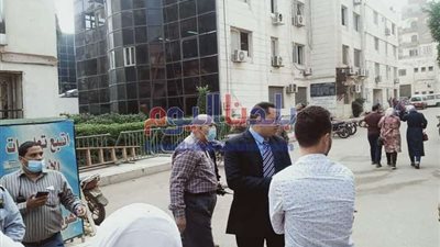 محافظ المنوفية يتفقد أثار حريق المستشفى التعليمي ويؤكد السيطرة على الحريق