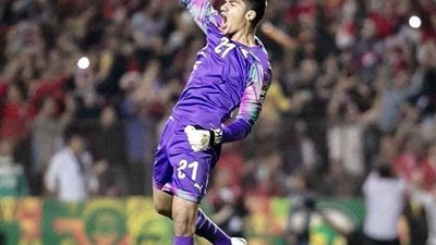 حارس المنتخب الأوليمبي يظهر في الزمالك