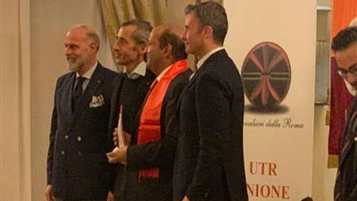 اتحاد مشجعي نادي روما يكرم السفير المصري في إيطاليا (صور)