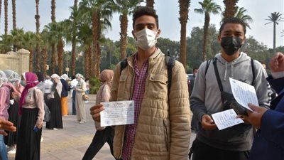 جامعة القاهرة تواصل منع الطلاب غير المطعمين من دخول الحرم الجامعي