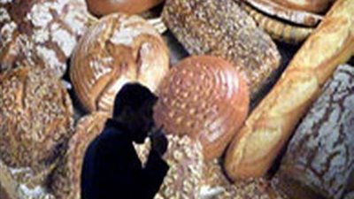 رد فعل رجل أمريكي مثير للجدل داخل أحد المتاجر.. والسبب