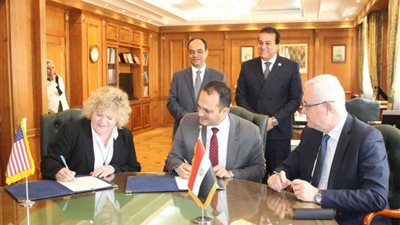 وزير التعليم العالي يشهد توقيع خطاب نوايا مع جامعة كينت الأمريكية