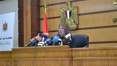 غادة والي تهنئ الوزير الجديد وتترك له رسالة.. تعرف عليها