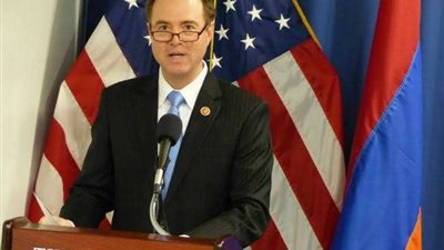 رئيس لجنة المخابرات الأمريكية يصدم ترامب.. تعرف على السبب