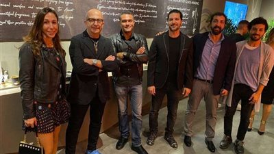 إشادة يسرا وآسر ياسين بأعمال المصمم العالمي كريم مختجيان ضمن فعالیات 