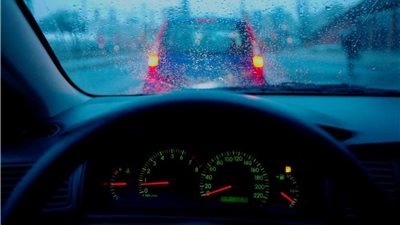 يدمر المحرك.. احذر من تسخين سيارتك في الشتاء