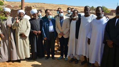 وزير التنمية المحلية ينقل رسائل السيسي ومدبولي للمتضررين بأسوان