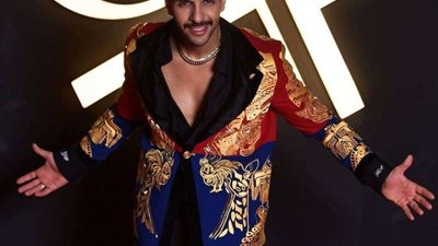 حسن ابو الروس يتحدى نقابة الموسيقيين باغنية 