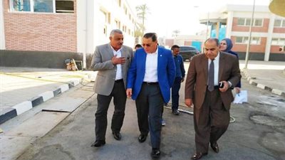 محافظ الشرقية يتفقد سير الأعمال بمحطة مياه شرب أبو كبير