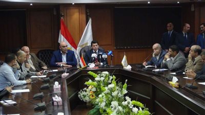 بالصور.. أشرف صبحي يعقد مؤتمرًا صحفيًا للإعلان عن الخطة الإنشائية للوزارة