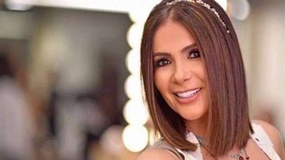 بوسي تحتفل بعيد ميلاد النجمة مني زكي