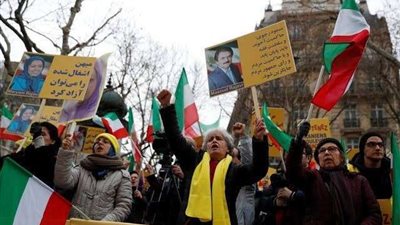 تعرف على مطالب متظاهري إيران في كندا