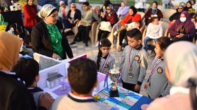 النائبة هالة ابو السعد تكرم فريق أطفال