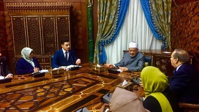 الإمام الأكبر يلتقي برلمان الطلاب الوافدين.. ويؤكد: رسالة الأزهر أمانة في أعناقكم