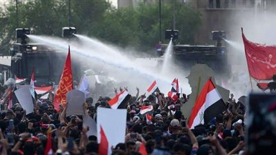 مطالبين باستقالة الحكومة.. تظاهرات ليلية حاشدة بمحافظات كربلاء، والبصرة وذي قار العراقية