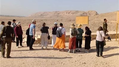 تل العمارنة بالمنيا تستقبل وفدًا سياحيًا من نيوزلندا