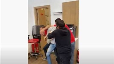 علقة تفوت ولا حد يموت.. تفاصيل مثيرة في ازمة شركة فودافون