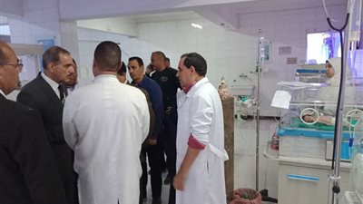 محافظ أسيوط في جولة مفاجئة داخل مستشفى ديروط