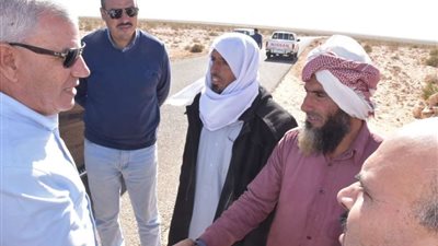 محافظ مطروح يعوض اثنين من مُربي الأغنام بـ30 رأس