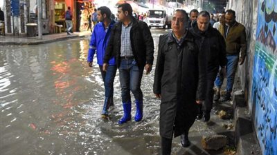 محافظ الإسكندرية يكلف بسرعة الإنتهاء من إزالة كافة تراكمات مياه الأمطار الغزيرة