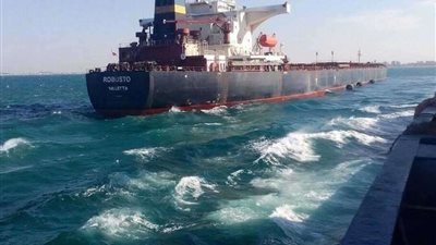 رغم الطقس السئ.. انتظام العمل في بوغاز مينائي الإسكندرية