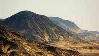 أستاذ تاريخ: الصحراء السوداء من 180 مليون سنة وبه هيكل ديناصور