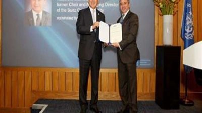 سفير مصر لدى المملكة المتحدة يتسلم شهادة تقدير من 